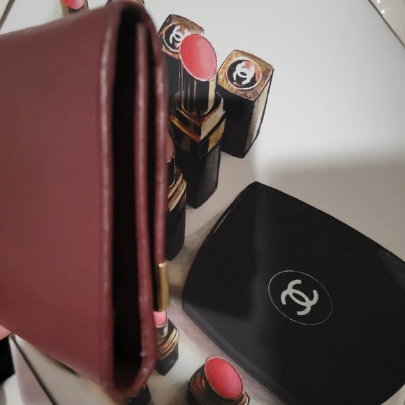 Cartier signature wallet with inside kiss lock and zipper pocket. EUC - Picture 4 of 13